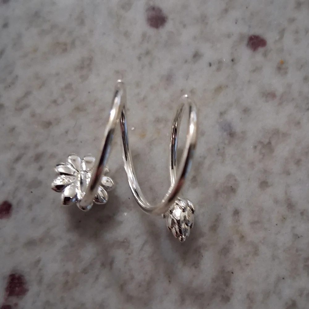 NWT Cute Boho Open Adjustable Silver Lotus Flower Ring!